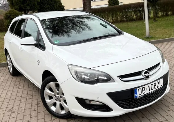 opel Opel Astra cena 22599 przebieg: 186000, rok produkcji 2012 z Wałbrzych